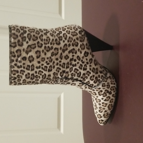 Stuart Weitzman Atomic West Leopard boots. - Picture 7 of 8